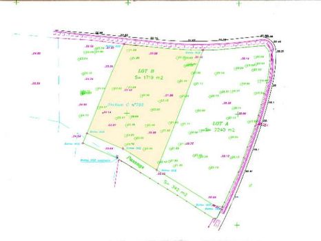 Beau terrain de 1700m� , non viabilis�, cos 0,25, dans bel environement.