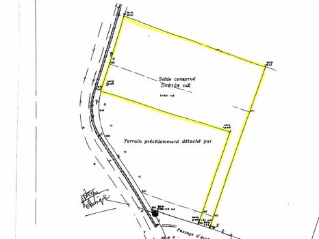 En deuxi�me ligne  hors lotissement au calme terrain plat constructible de 2200m� env.,  viabilis� en fa�ade.