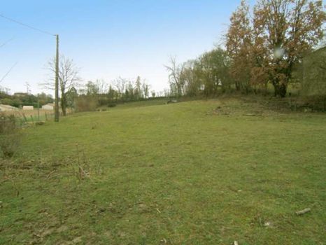 Bien situ� au calme,  terrain de 1800m2 non viabilis�